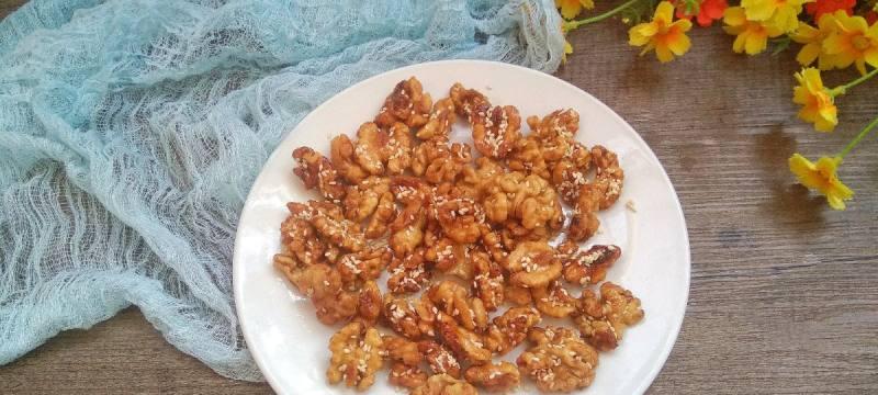 微波琥珀桃仁的制作方法（快速方便的健康小零食）-第1张图片-美味行家