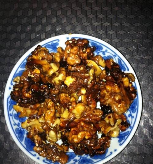 微波琥珀桃仁的制作方法（快速方便的健康小零食）-第2张图片-美味行家