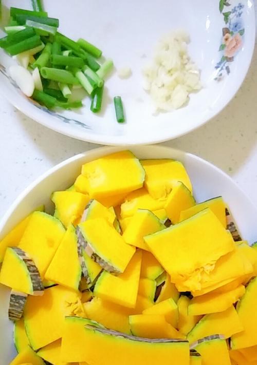家常菜谱——虾皮豆腐炒蛋（美味可口的下饭菜，简单易做的家常料理）-第2张图片-美味行家