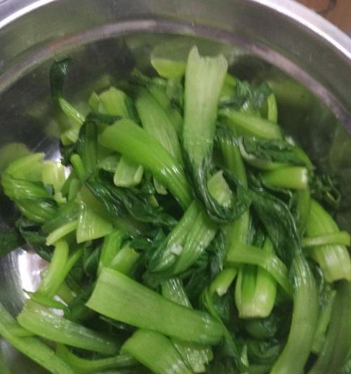 时尚妈妈教你做凉拌小油菜（简单易学，口感清爽，让你成为餐桌上的焦点）-第2张图片-美味行家