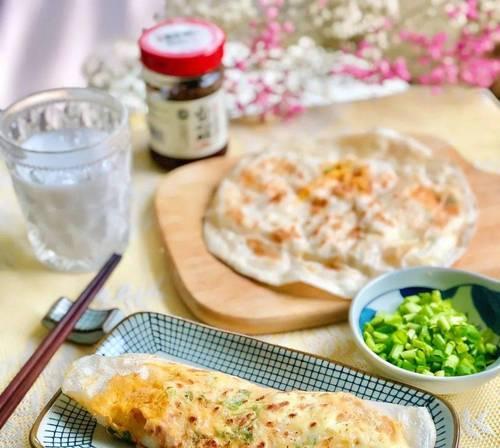 用营养鸡蛋打造美味煎饼（做法详解，让你轻松拥有口感独特的鸡蛋煎饼）-第3张图片-美味行家