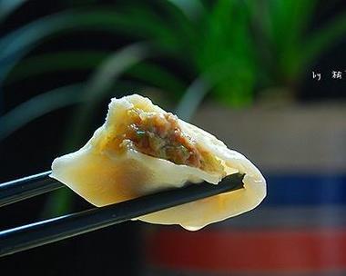 用苋菜汁儿包的鲜美水饺（健康美味的家常小吃/苋菜汁儿水饺）-第2张图片-美味行家