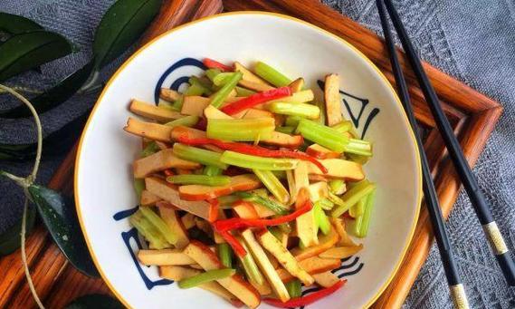 豌豆格炒香干（一道美味健康的素菜佳肴）-第2张图片-美味行家