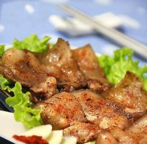 五花肉炒菜豆（用五花肉的香味炒出嫩绿的菜豆）-第2张图片-美味行家