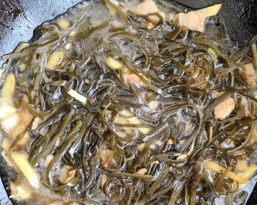 用土豆海带烧肉制作美味佳肴（掌握土豆海带烧肉的做法，轻松享用美食）-第3张图片-美味行家