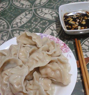 一兜肉饺子，传统美食的经典之作（如何制作美味可口的一兜肉饺子？制作过程详解）-第3张图片-美味行家