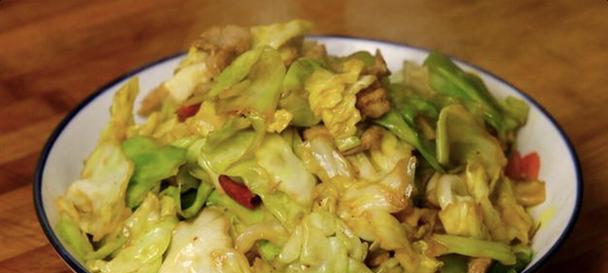香辣包菜的制作方法（健康美味，麻辣爽口，以包菜为主的家常美食）-第1张图片-美味行家