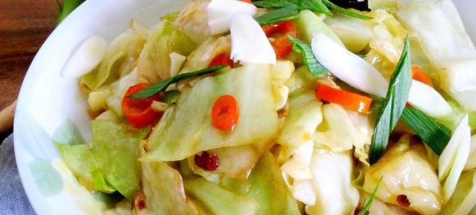 香辣包菜的制作方法（健康美味，麻辣爽口，以包菜为主的家常美食）-第3张图片-美味行家