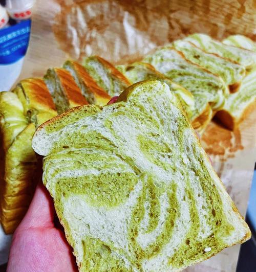 无油酸奶全麦抹茶黑芝麻贝果的制作方法（健康美味的早餐选择）-第3张图片-美味行家
