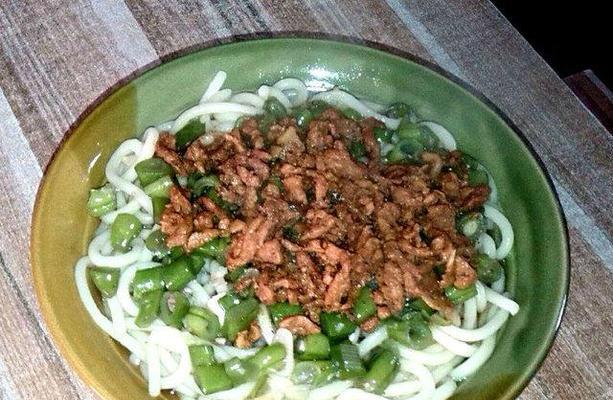 酸辣豆角肉丝面的制作方法（口感酸辣，营养丰富的健康美食）-第2张图片-美味行家