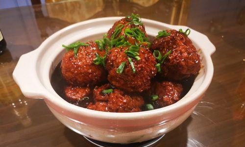 土豆红萝卜狮子头的做法（家常菜谱，营养美味双不误）-第3张图片-美味行家