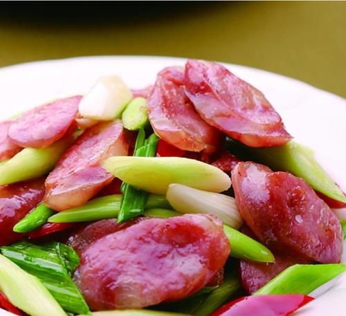 蒜苗炒鸭肠（一道美味下饭菜，口感鲜香爽口）-第3张图片-美味行家