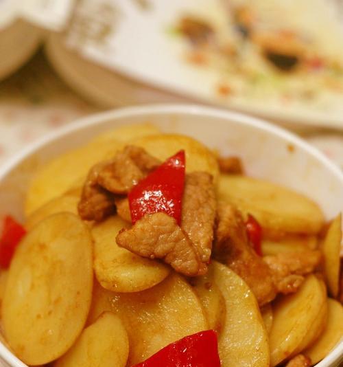 以家常的土豆和瘦肉为主角，让你的餐桌更香甜（以家常的土豆和瘦肉为主角，让你的餐桌更香甜）-第2张图片-美味行家