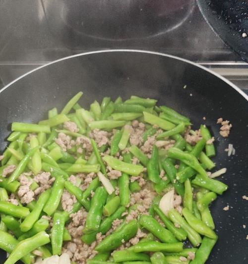 美味健康的肉末四季豆角（享受美食与健康的完美结合）-第3张图片-美味行家