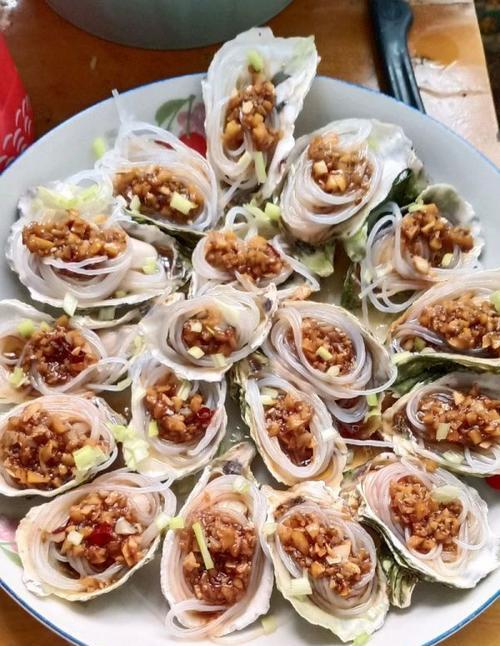 香蒜蓉烤牡蛎做法大揭秘（轻松做出美味牡蛎，蒜香四溢！）-第1张图片-美味行家