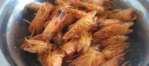 美味炸虾头，轻松做出好滋味（油炸虾头的制作方法，让你吃到最美味的味道）-第1张图片-美味行家