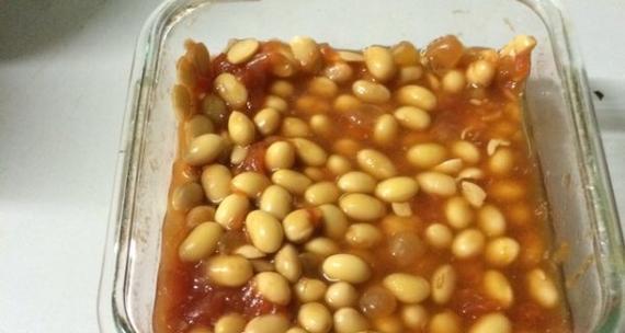 家常美食，西红柿烩黄豆（一道营养丰富、简单易做的家常菜）-第2张图片-美味行家