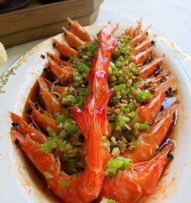 如何以蒜蓉开背大龙虾？（教你快速做出美味大龙虾，味道超级诱人！）-第1张图片-美味行家