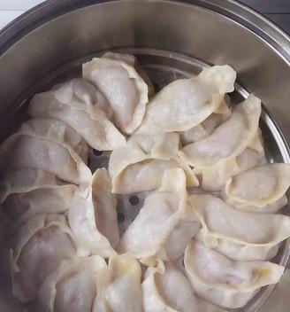 美味又营养的羊肉胡萝卜蒸饺（简单易学的家庭做法，营养丰富健康又美味）-第2张图片-美味行家