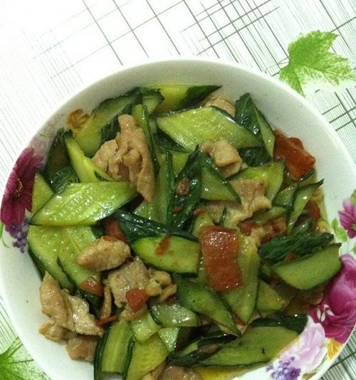美味薰瓜肉片，尝鲜别错过（做法详解，让你在家也能吃到外面的好味道）-第3张图片-美味行家