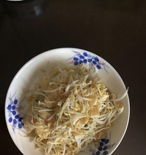 如何在家自制绿豆芽？（简单易学，让你轻松享用健康美食）-第2张图片-美味行家