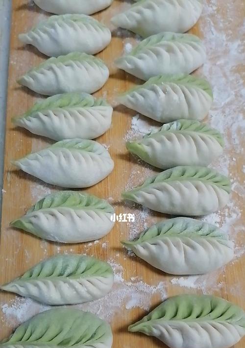 品尝花样美食，新文美食玫瑰细沙面点！（让口感与美味融合，细沙与玫瑰的完美组合）-第1张图片-美味行家