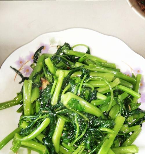 解锁美味蒜香爽辣空心菜的做法（用一道简单的菜品，让你的味蕾大跃进！）-第3张图片-美味行家