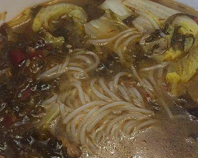 家常美食——肉片粉丝的烹饪技巧（掌握制作步骤，口感更佳，健康美味）-第1张图片-美味行家