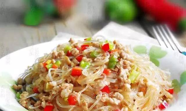 家常美食——肉片粉丝的烹饪技巧（掌握制作步骤，口感更佳，健康美味）-第3张图片-美味行家