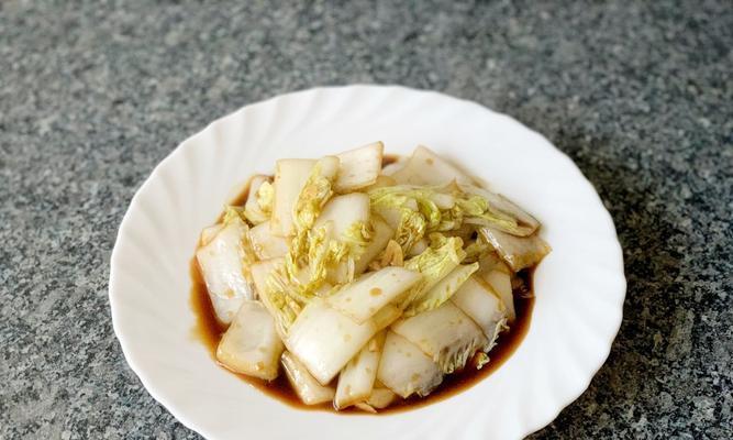 香气四溢的蒜香白菜，让你胃口大开（教你用最简单的方法做出美味的蒜香白菜）-第1张图片-美味行家