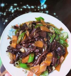 糖醋红蘑炒肉——美味家常菜的制作方法（一道简单易学、营养丰富的佳肴）-第1张图片-美味行家
