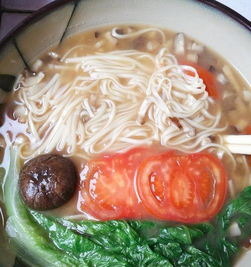 做出美味的以西葫芦面条汤（轻松学会制作营养又美味的以西葫芦面条汤）-第3张图片-美味行家