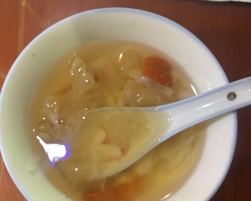 健康美味，让你爱上以香蕉百合银耳羹的做法（香甜滑嫩，营养丰富，）-第1张图片-美味行家