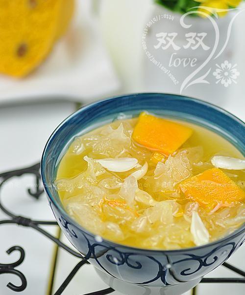 健康美味，让你爱上以香蕉百合银耳羹的做法（香甜滑嫩，营养丰富，）-第2张图片-美味行家
