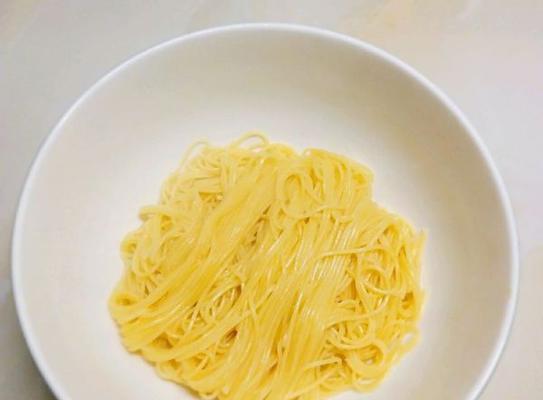 以手擀南瓜面，轻松制作美味面食（南瓜面的做法及制作技巧）-第2张图片-美味行家