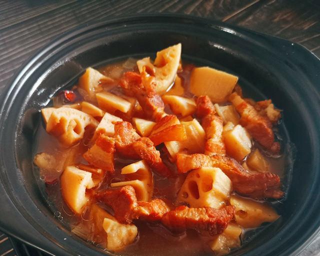 五花肉焖莲藕（家庭美食）-第3张图片-美味行家