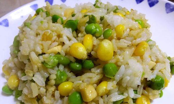 以向日葵炒饭为主题的美食研究（打造健康美味的家常菜肴，）-第1张图片-美味行家