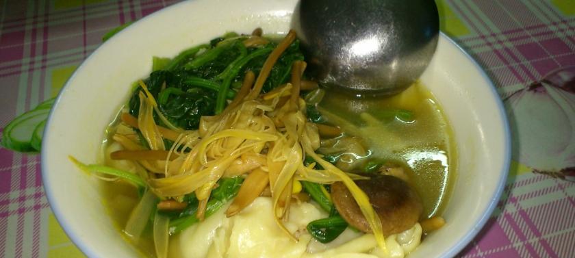 香菇木耳黄花菜面的制作方法（做出香气扑鼻、口感丰富的面条佳肴）-第1张图片-美味行家