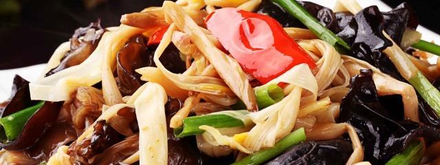 香菇木耳黄花菜面的制作方法（做出香气扑鼻、口感丰富的面条佳肴）-第3张图片-美味行家