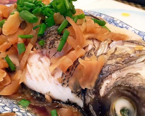 泰式青柠蒸鱼的做法（鲜香爽口，食欲大增）-第1张图片-美味行家
