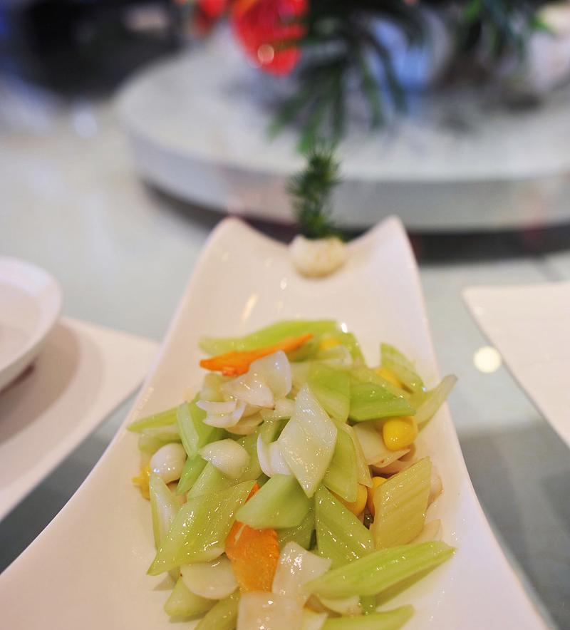 百合炒花椰菜，味道香鲜美（传统菜品新口味，百合之香彰显花椰菜的鲜美）-第3张图片-美味行家