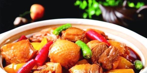 美味香菇土豆烧鸭腿料理的做法（传统中式烹饪技巧，营养美味的家庭菜肴）-第2张图片-美味行家
