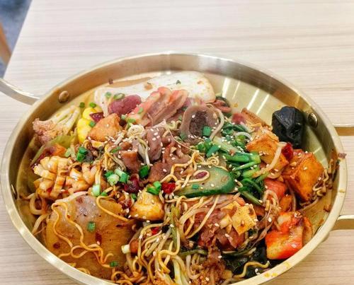 十分钟速食篇——小菜麻辣烫的做法（快速上桌的美味佳肴，小菜麻辣烫，仅需10分钟！）-第3张图片-美味行家