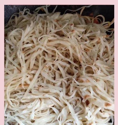 蒜苗豆牙肉炒饼的家常做法（一道美味又营养的早餐佳肴）-第2张图片-美味行家