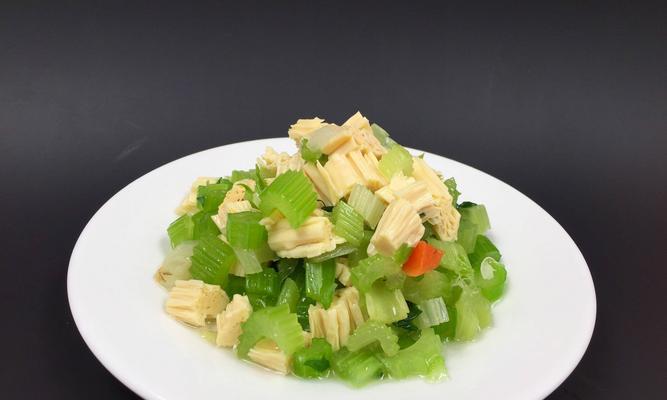 美味营养，以西芹炒腐竹，快来试试！（家庭料理健康美食，口感鲜美，健康佳肴）-第2张图片-美味行家