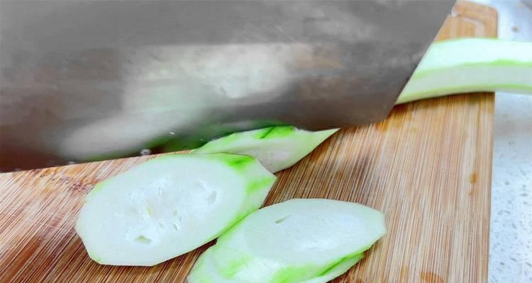 以醍醐味丝瓜蒸肉，提升家常菜品（家常菜品升级，美味丝瓜蒸肉的做法分享）-第1张图片-美味行家