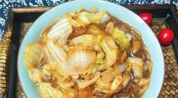 轻松做出美味青椒小白菜粉丝（做法简单，味道美妙，小白菜为健康加分）-第2张图片-美味行家