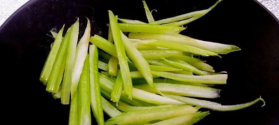 美味爆炒豆腐丝的制作方法（营养丰富、简单易做的豆腐美食）-第2张图片-美味行家