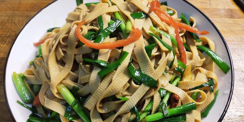美味爆炒豆腐丝的制作方法（营养丰富、简单易做的豆腐美食）-第3张图片-美味行家