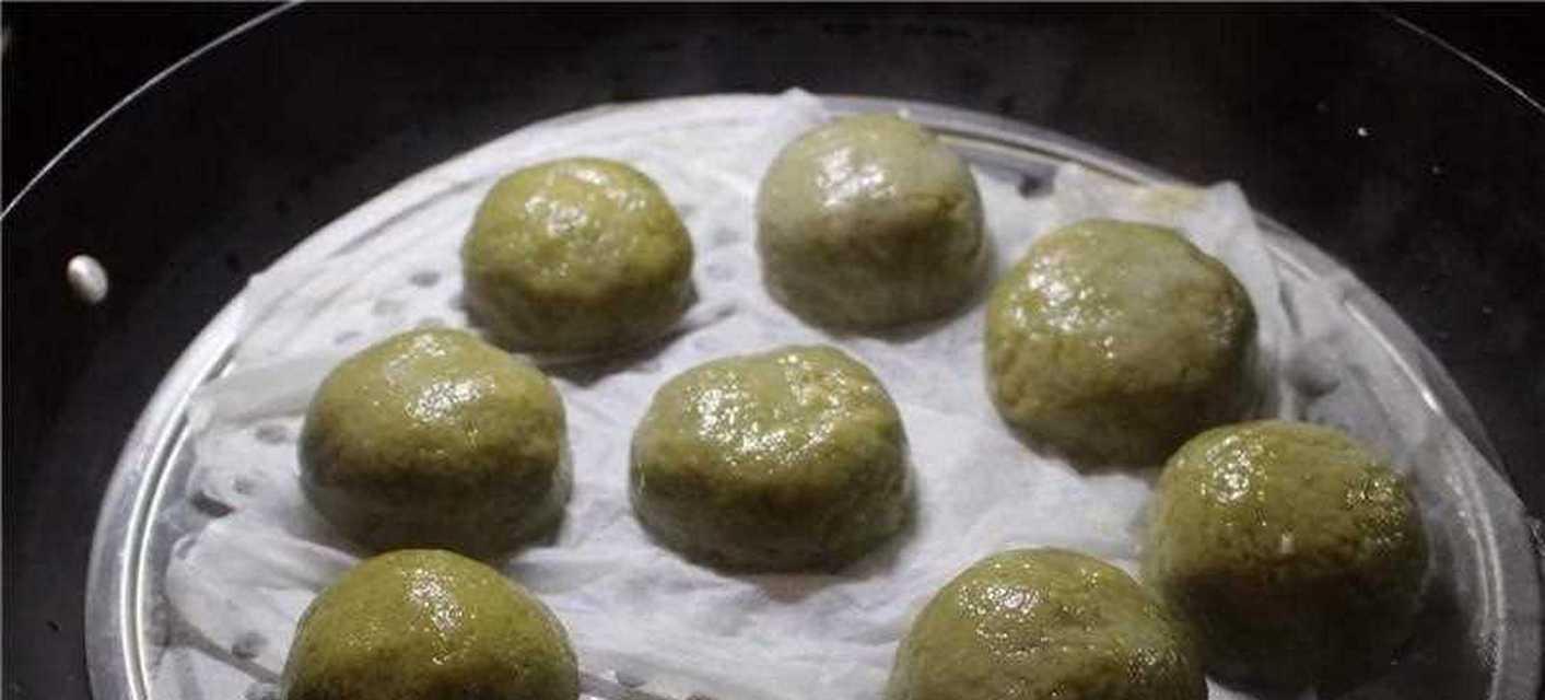 家常美食（用艾草味道提升丸子鲜美）-第1张图片-美味行家